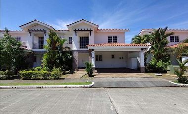 VENTA DE CASA EN QUINTAS DE VERSALLES (OF)