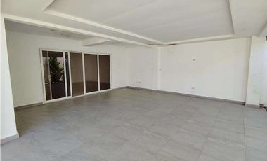 VENTA DE CASA EN QUINTAS DE VERSALLES (OF)