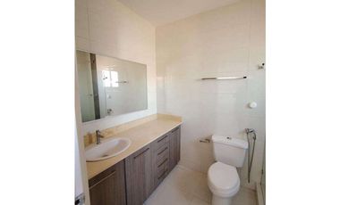 VENTA DE CASA EN QUINTAS DE VERSALLES (OF)
