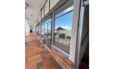 VENTA DE LOCAL COMERCIAL EN BRISAS DEL GOLF (OF)