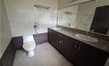VENTA DE AMPLIA CASA EN ALTOS DE PANAMA - ALTOS DEL COUNTRY 2000