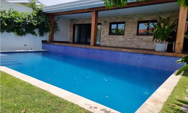 Se Vende casa dentro del Nuevo Club de Golf, Brisas del Golf (MZ)