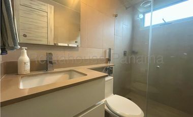 Apartamento en Alquiler en Playa Caracol, Frente al Mar. 26-3987.