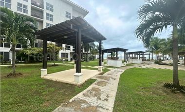 Apartamento en Alquiler en Playa Caracol, Frente al Mar. 26-3987.