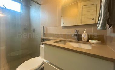 Apartamento en Alquiler en Playa Caracol, Frente al Mar. 26-3987.