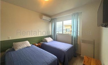 Apartamento en Alquiler en Playa Caracol, Frente al Mar. 26-3987.