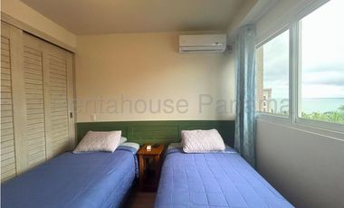 Apartamento en Alquiler en Playa Caracol, Frente al Mar. 26-3987.