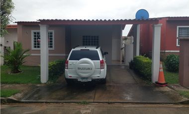 Alquilo casa en Los Avellanos Arboledas Chorrera