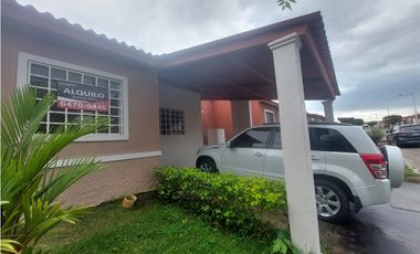 Alquilo casa en Los Avellanos Arboledas Chorrera
