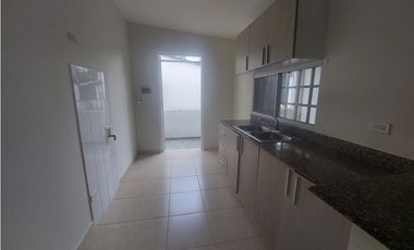 Alquilo casa en Los Avellanos Arboledas Chorrera