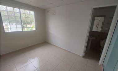 Alquilo casa en Los Avellanos Arboledas Chorrera