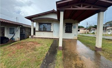 VENTA CASA EN RES. QUINTAS DE LAGO EMPERADOR – ARRAIJN (OF)