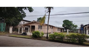 SE VENDE CASA EN ALTOS DE VACAMONTE