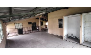 SE VENDE CASA EN ALTOS DE VACAMONTE