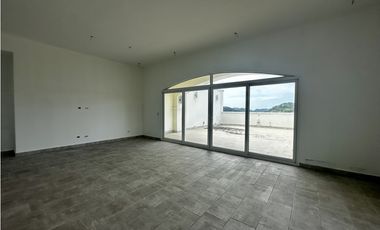 Se Vende Apartamento con Terraza en Tucán Country Club & Resort