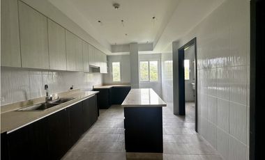 Se Vende Apartamento con Terraza en Tucán Country Club & Resort