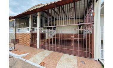 SE VENDE CASA EN DON BOSCO CON ABONO INICIAL GRATIS (T4) XPC5 - 0825