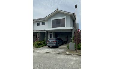 Venta de casa en Brisas del Golf Paseo del Norte, PH Aventura