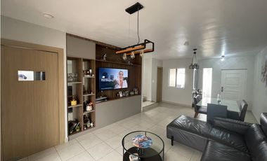 Venta de casa en Brisas del Golf Paseo del Norte, PH Aventura