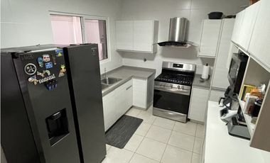 Venta de casa en Brisas del Golf Paseo del Norte, PH Aventura