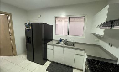 Venta de casa en Brisas del Golf Paseo del Norte, PH Aventura