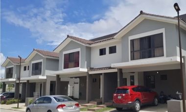 Venta de casa en Brisas del Golf Paseo del Norte, PH Aventura