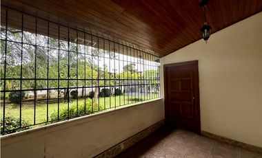 Se Vende Casa con Amplio Terreno y Espacio Alquilado