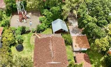 Se Vende Casa con Amplio Terreno y Espacio Alquilado