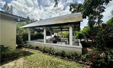 Se Vende Casa con Amplio Terreno y Espacio Alquilado