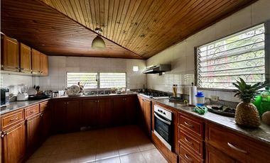 Se Vende Casa con Amplio Terreno y Espacio Alquilado