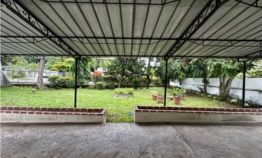 Se Vende Casa con Amplio Terreno y Espacio Alquilado