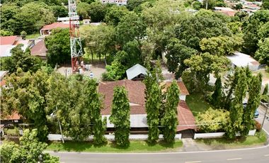 Se Vende Casa con Amplio Terreno y Espacio Alquilado