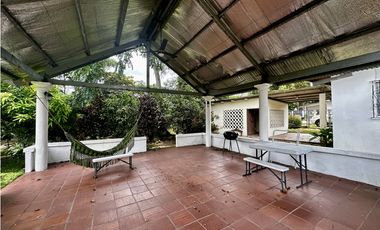 Se Vende Casa con Amplio Terreno y Espacio Alquilado