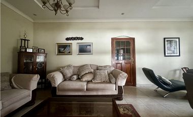 Se Vende Casa con Amplio Terreno y Espacio Alquilado