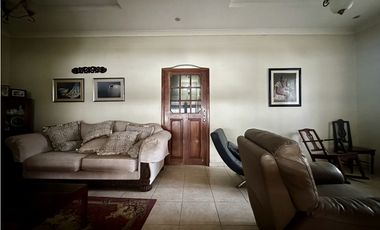 Se Vende Casa con Amplio Terreno y Espacio Alquilado