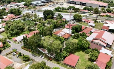 Se Vende Casa con Amplio Terreno y Espacio Alquilado