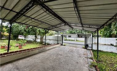 Se Vende Casa con Amplio Terreno y Espacio Alquilado