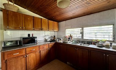 Se Vende Casa con Amplio Terreno y Espacio Alquilado