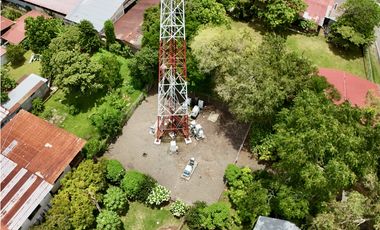 Se Vende Casa con Amplio Terreno y Espacio Alquilado