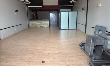 Se alquila local comercial