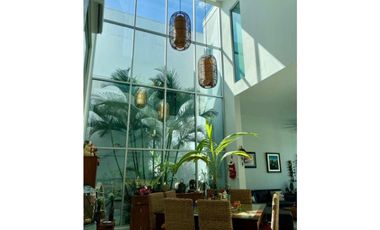 Casa Moderna Diseño de Altura y Eficiencia Energética, Altos de Golf