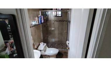 VENDO HERMOSA CASA EN ALTOS DE VACAMONTE