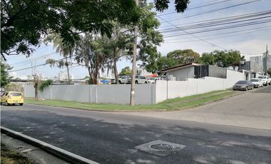 Terreno en Venta – Avenida Santa Elena, Parque Lefevre