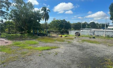 Terreno en Venta – Avenida Santa Elena, Parque Lefevre