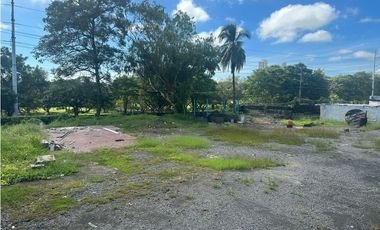 Terreno en Venta – Avenida Santa Elena, Parque Lefevre