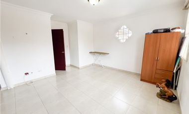 Venta de Casa con Piscina y Jardín en Costa Sur, Panamá