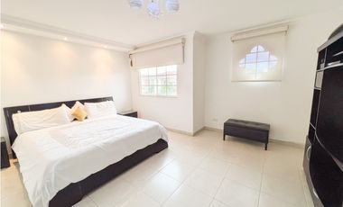 Venta de Casa con Piscina y Jardín en Costa Sur, Panamá