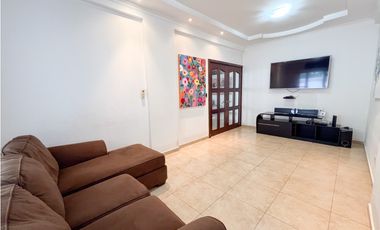 Venta de Casa con Piscina y Jardín en Costa Sur, Panamá