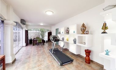 Venta de Casa con Piscina y Jardín en Costa Sur, Panamá