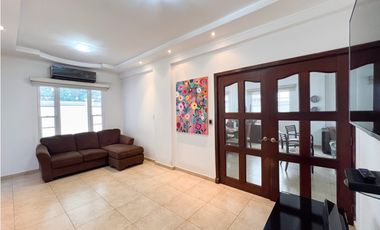 Venta de Casa con Piscina y Jardín en Costa Sur, Panamá